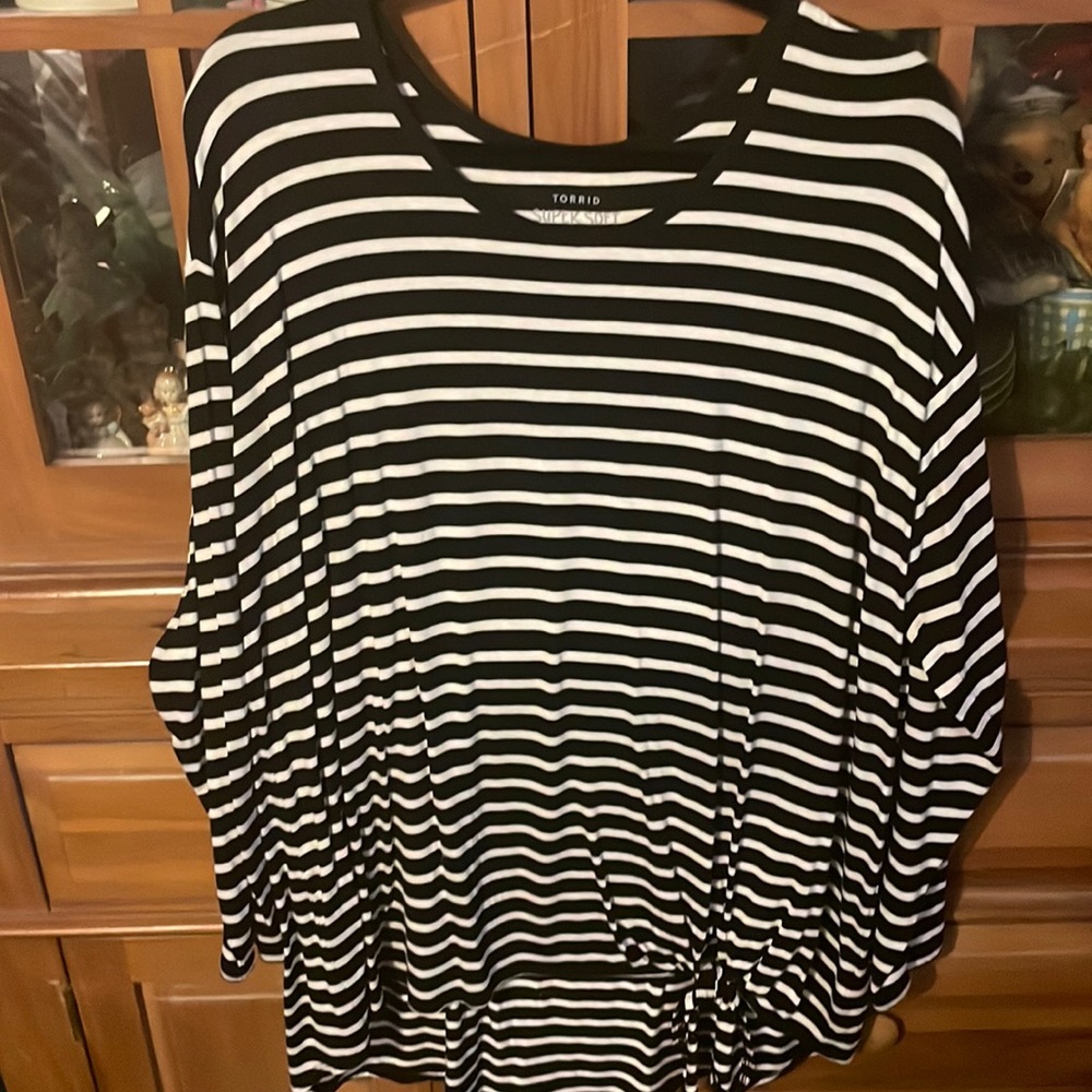 Torrid long sleeve tee